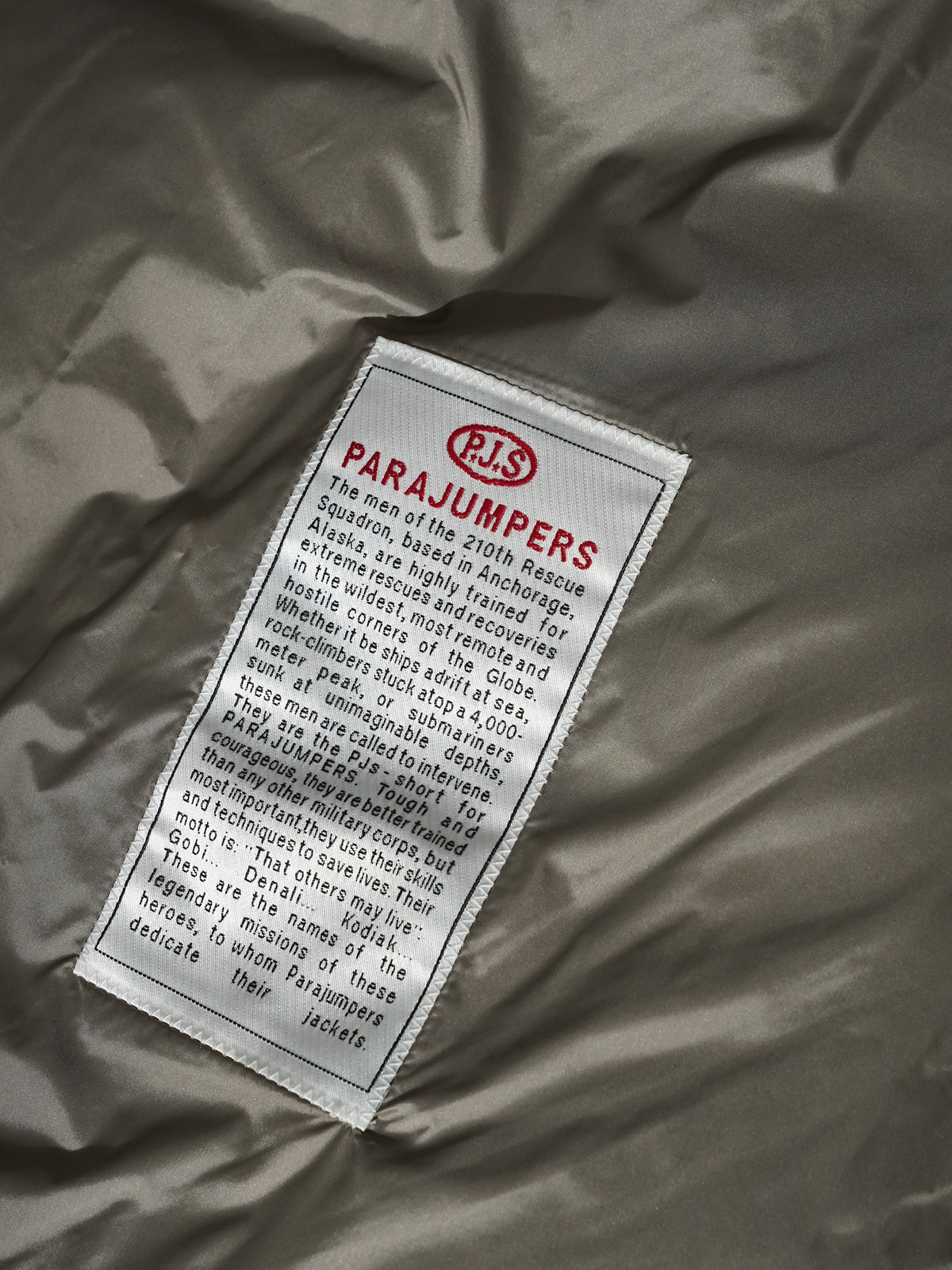 Zweifarbige Daunenjacke in Braun und Oliv von Parajumpers – Ansicht 6