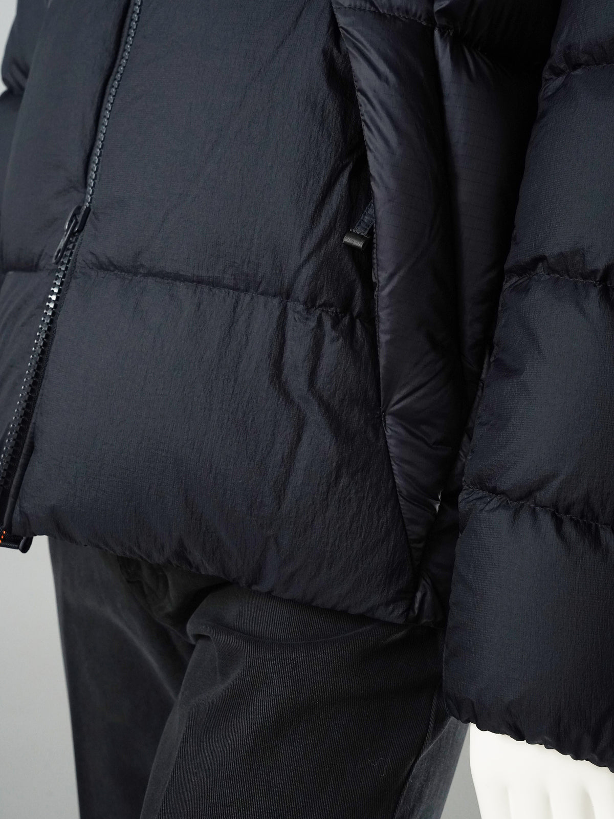 Marineblaue Daunenjacke mit Kapuze von Parajumpers – Ansicht 6