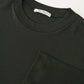 Flaschengrünes Langarmshirt aus feiner Rippe von Stefan Brandt – Detailansicht des Kragens mit Label