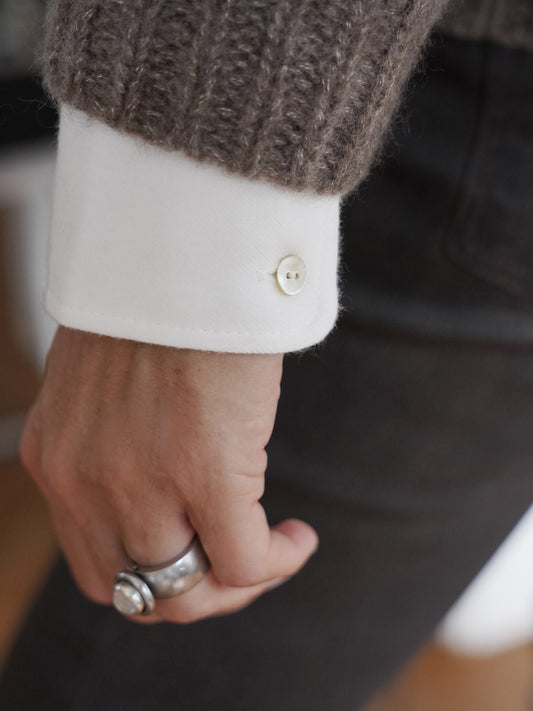 Taupefarbener Oversize-Grobstrick-Roundneck aus Kaschmir und Seide von Henry Christ – Ansicht 3
