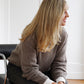 Taupefarbener, melierter Roundneck aus Cashmere und Seide
