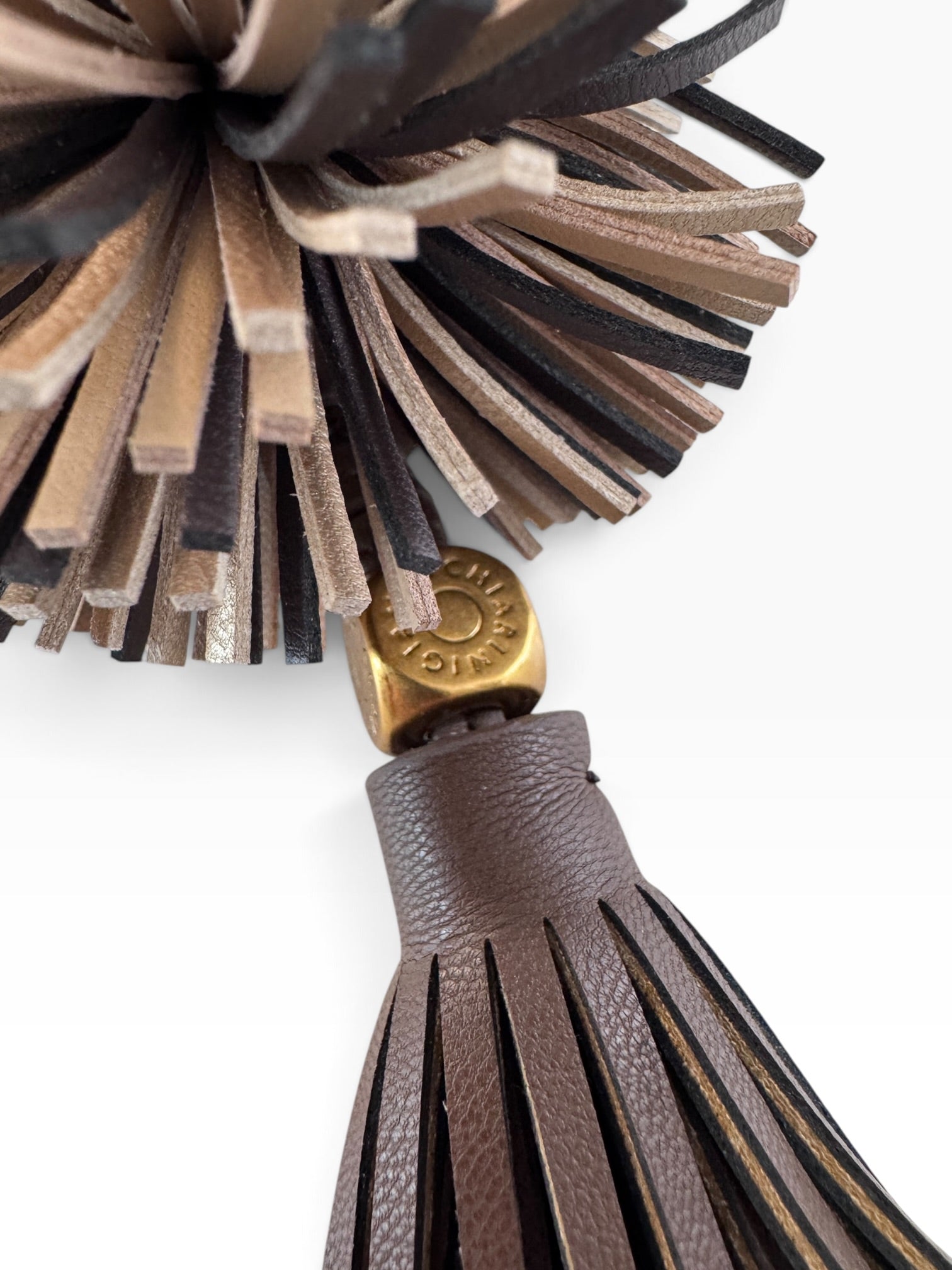 Braun-sandfarbener Taschenanhänger „Lion“ von Gianni Chiarini – Ansicht 3