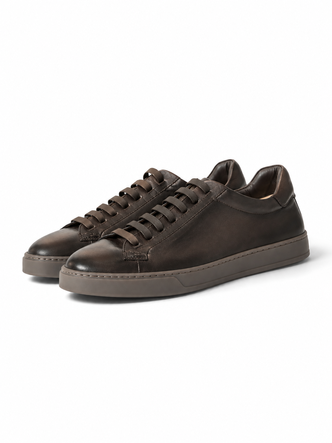 Dunkelbrauner Sneaker mit flexibler Gummisohle von Doucal's