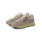 Sandfarbener Autry-Sneaker mit creme/silberfarbenen Details "Hyperway"