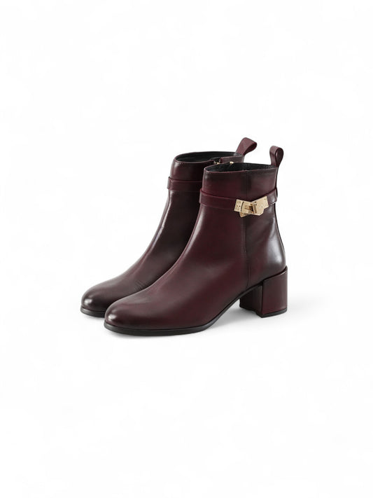 Bordeauxfarbene Stiefelette mit Absatz von Pedro Miralles