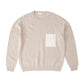 Sandfarbener Pullover mit cremefarbener, aufgesetzter Tasche