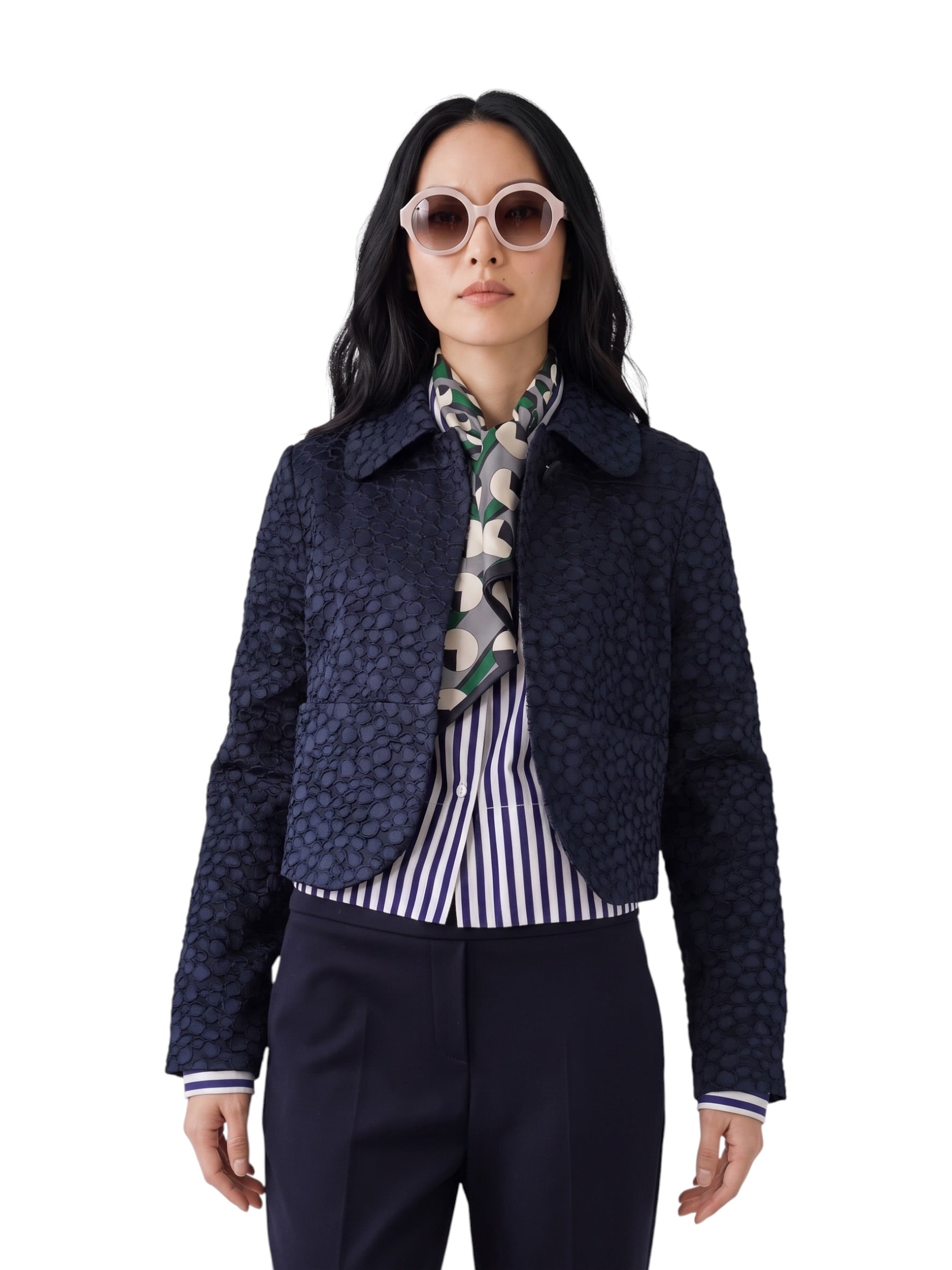Dunkelblaue Kurzjacke mit Bubikragen und Struktur von ODEEH – Ansicht 4
