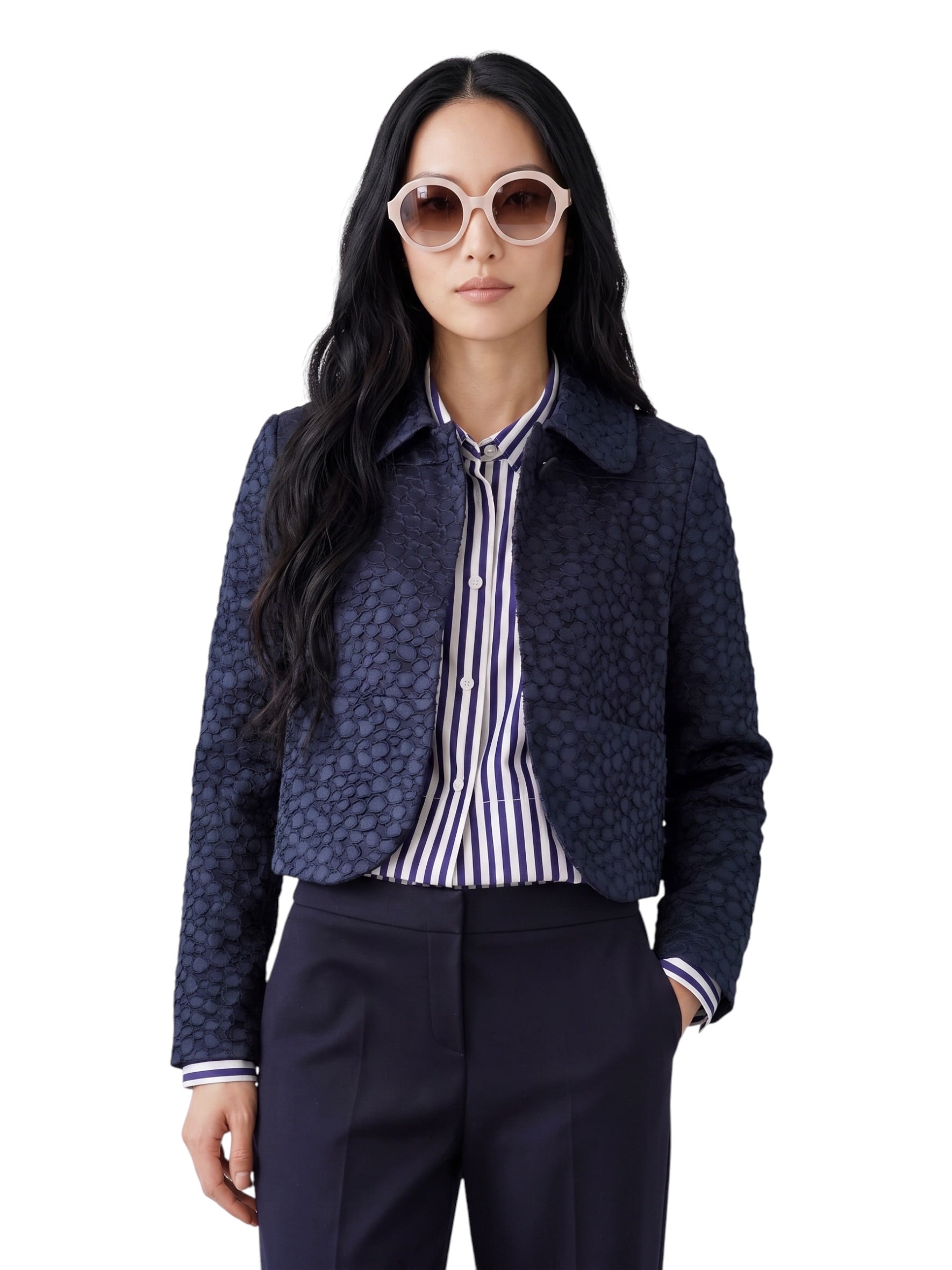 Dunkelblaue Kurzjacke mit Bubikragen und Struktur von ODEEH