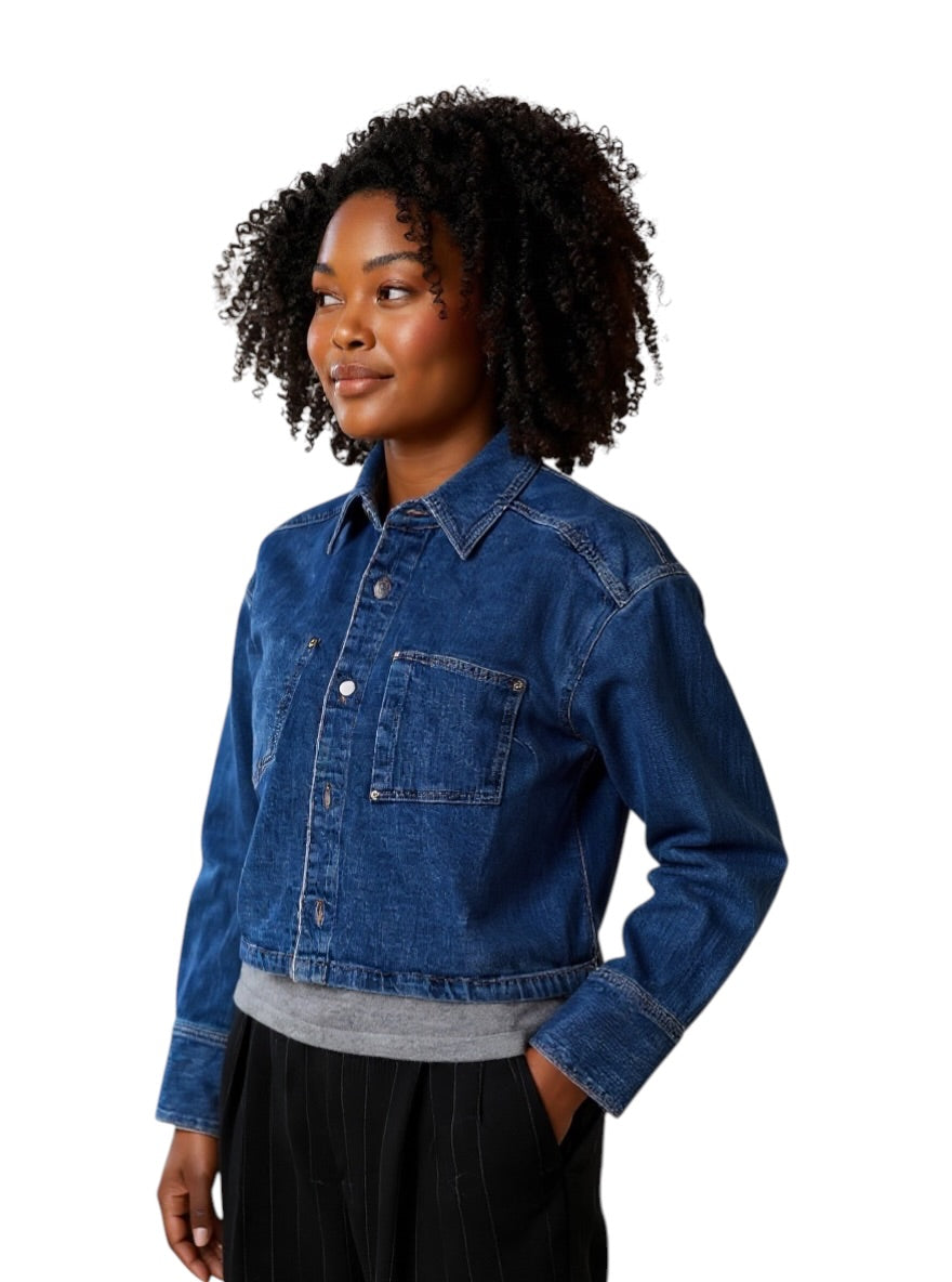 Mittelblaue Jeansjacke im Boxy-Schnitt von PNTS