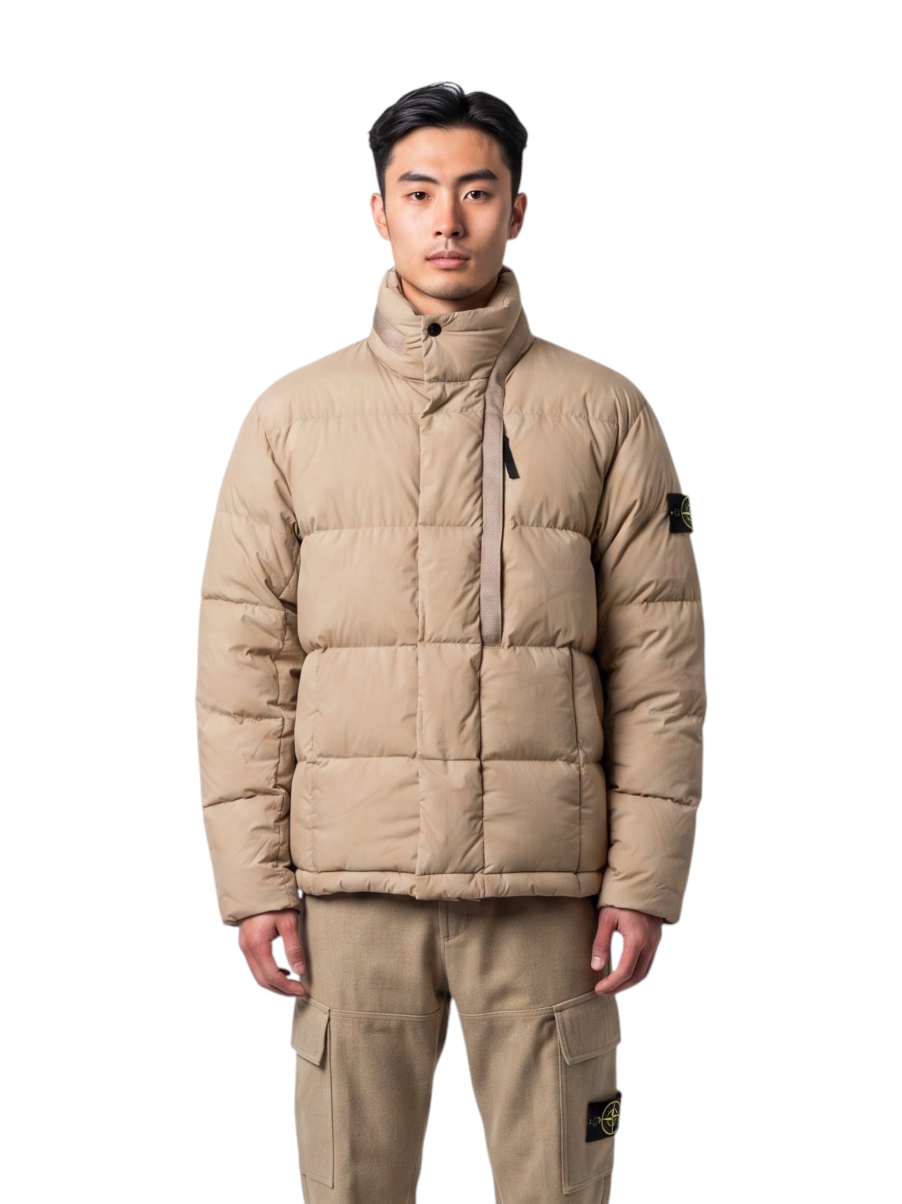 Sandfarbene Daunenjacke von Stone Island
