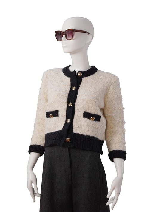 Cremefarbener Strickblazer mit schwarzen Details von Dorothee Schumacher