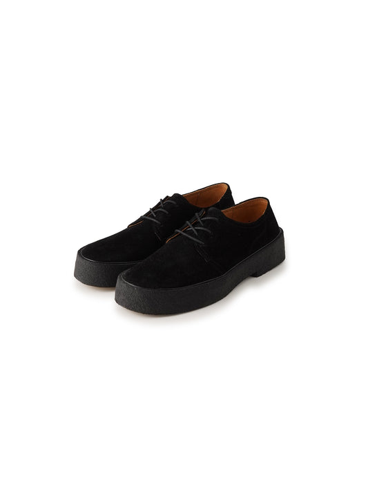 Schwarzer Velours-Halbschuh mit Crepe-Sohle von The Original Playboy