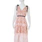 Roséfarbenes, langes Spitzenkleid