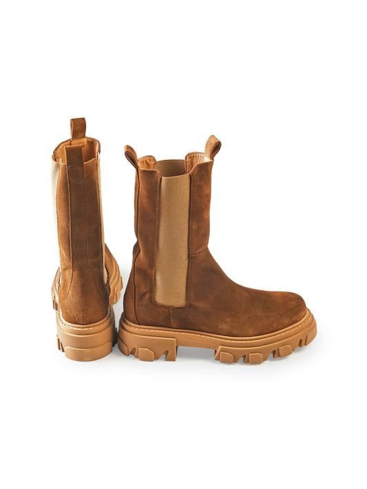 Cognacfarbene Stiefelette mit Profilsohle von Bukela – Ansicht 2