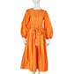 Langes, orangefarbenes Kleid