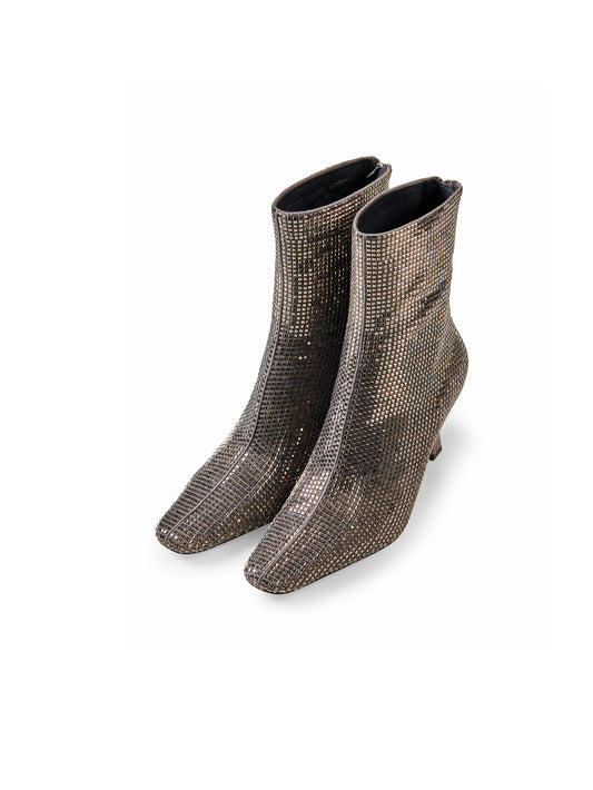 Stiefelette mit Absatz und Schmucksteinen von Lola Cruz