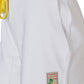 Weiße Oversize-Shorts mit gelber Schnürung